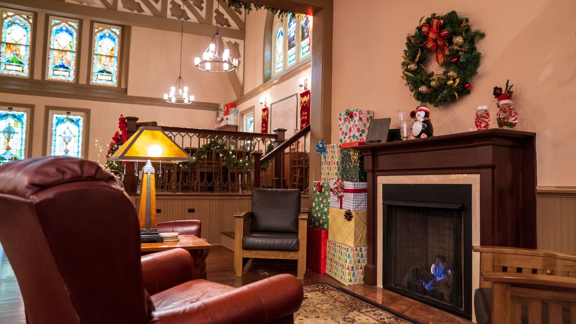 Guests can sit by the fireplace and relax at Tuxedo Park STL.