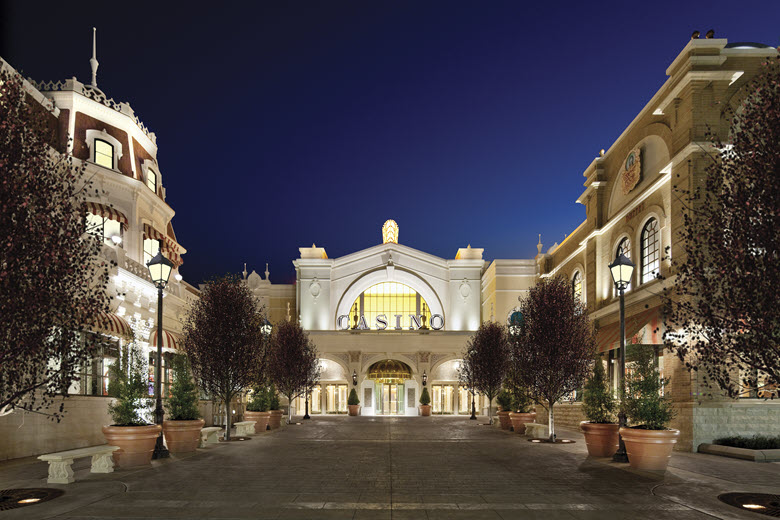 The southern entrance of River City Casino.
