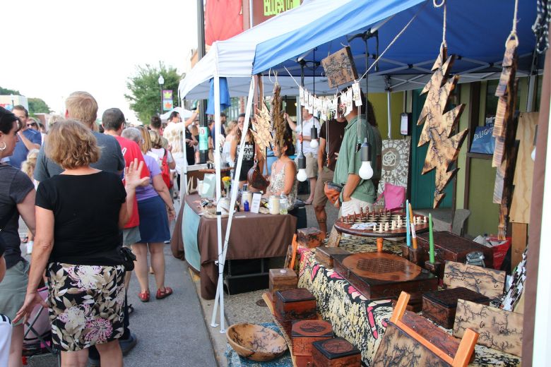 Things to Do in St. Louis in Summer_Let Them Eat Art in Maplewood