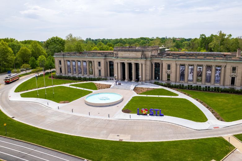 The Missouri History Museum has an "I Love STL" sign in front.