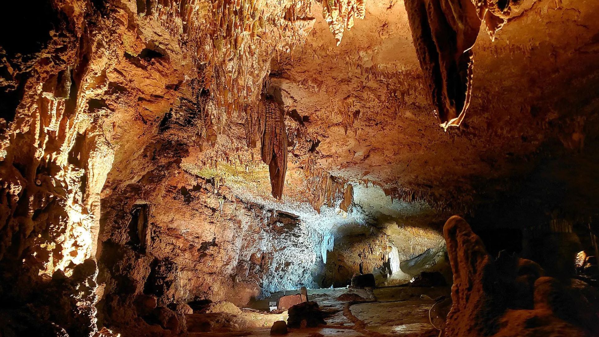 Meramec Caverns is the largest commercial cave in Missouri.