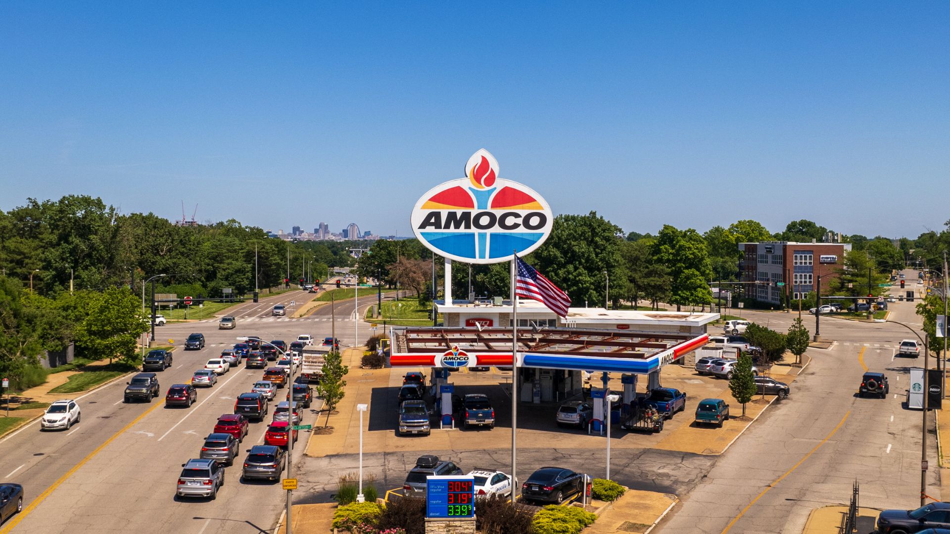 St. Louis has the world's largest Amoco sign, which you can see while you're cruising Route 66.