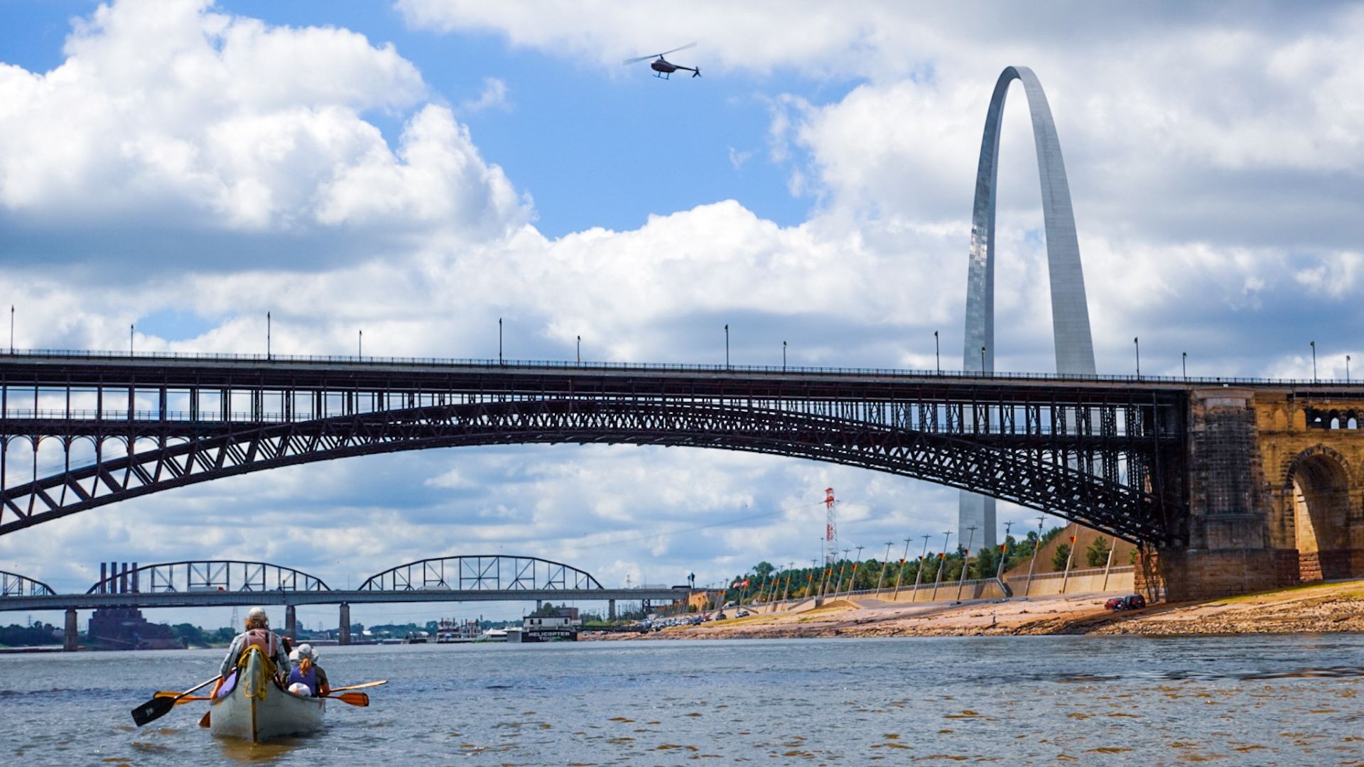Big Muddy Adventures takes paddlers down the Mississippi River to the Gateway Arch.