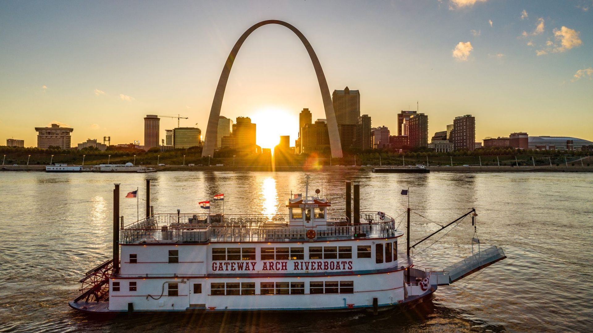The Riverboats at the Gateway Arch cruise along the Mighty Mississippi.