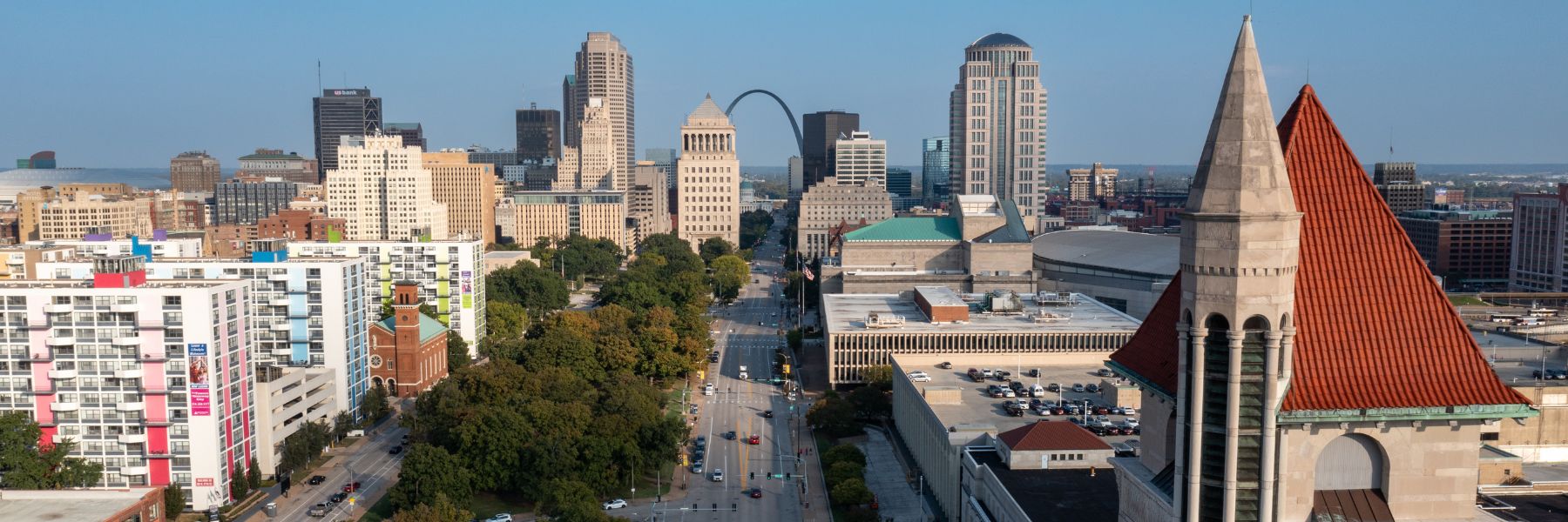 The Gateway Arch dominates the St. Louis skyline.