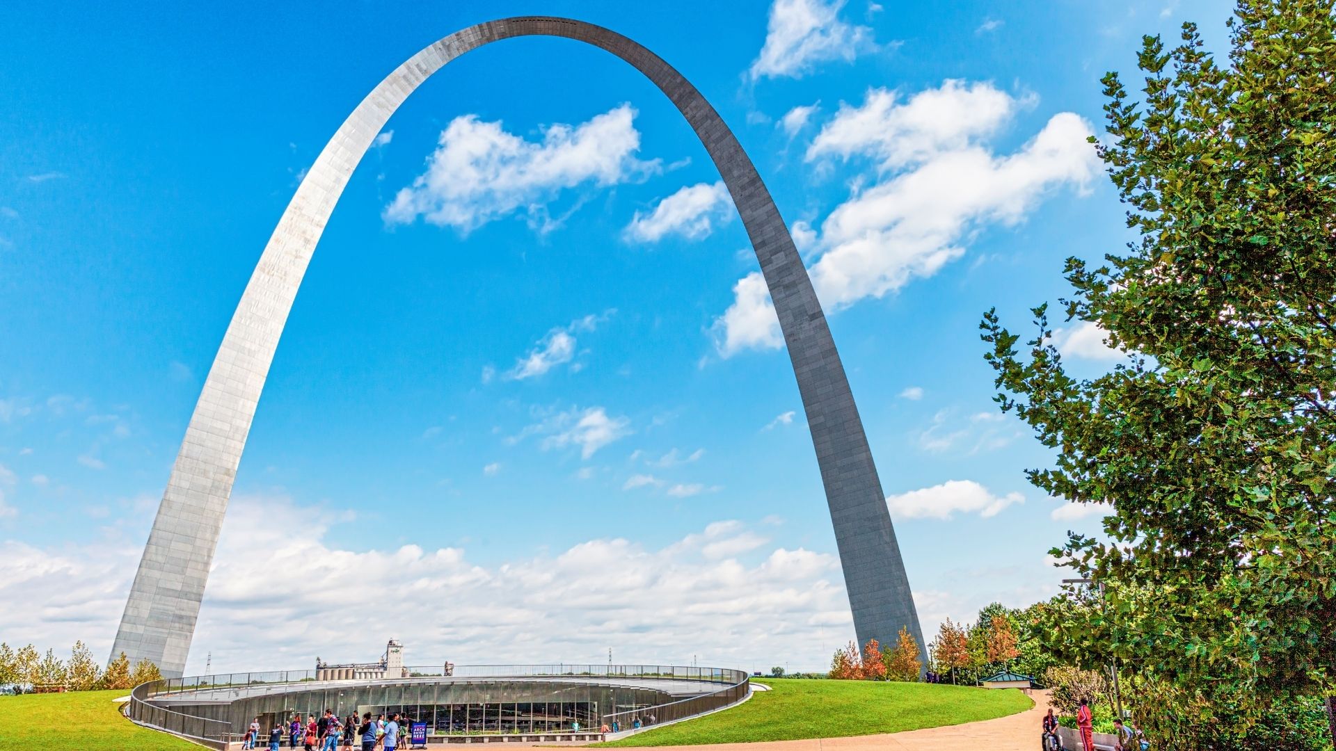 The Gateway Arch is a modern engineering marvel – and one of the most unique STEAM activities in St. Louis.