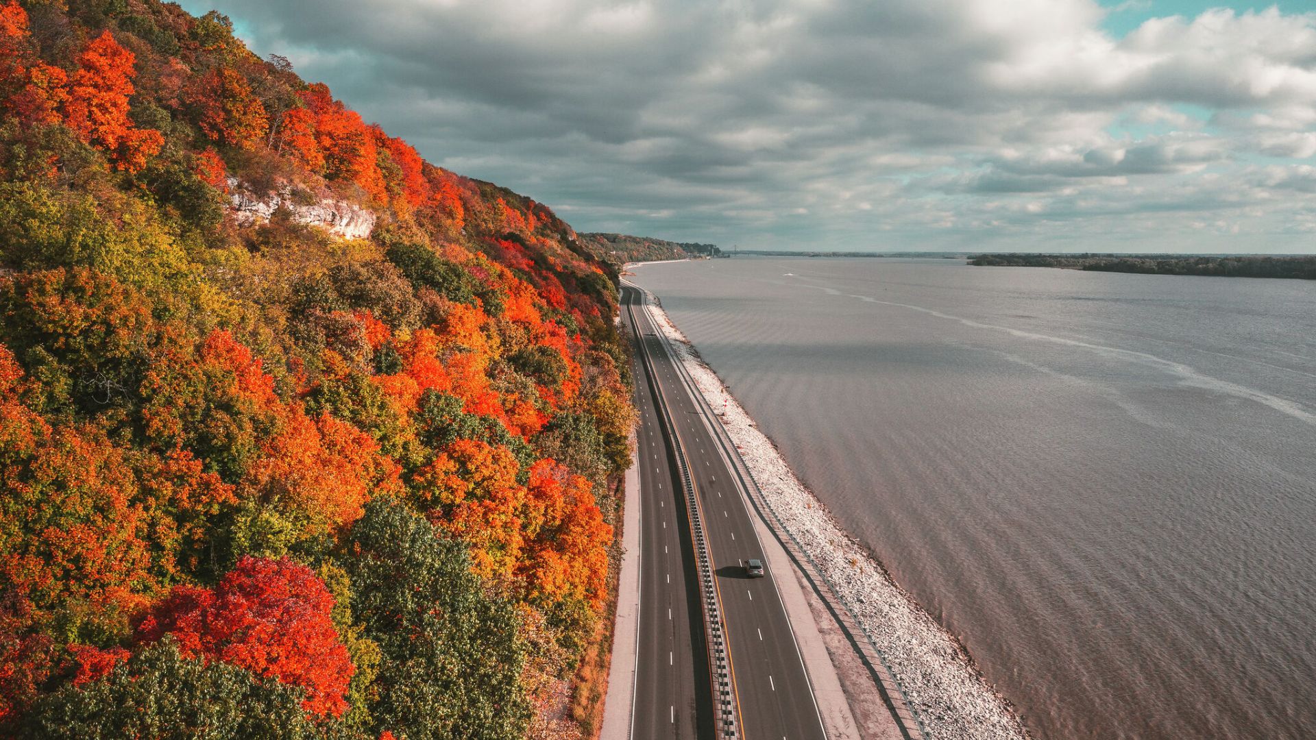 The Great River Road offers stunning fall foliage along the Mississippi River.