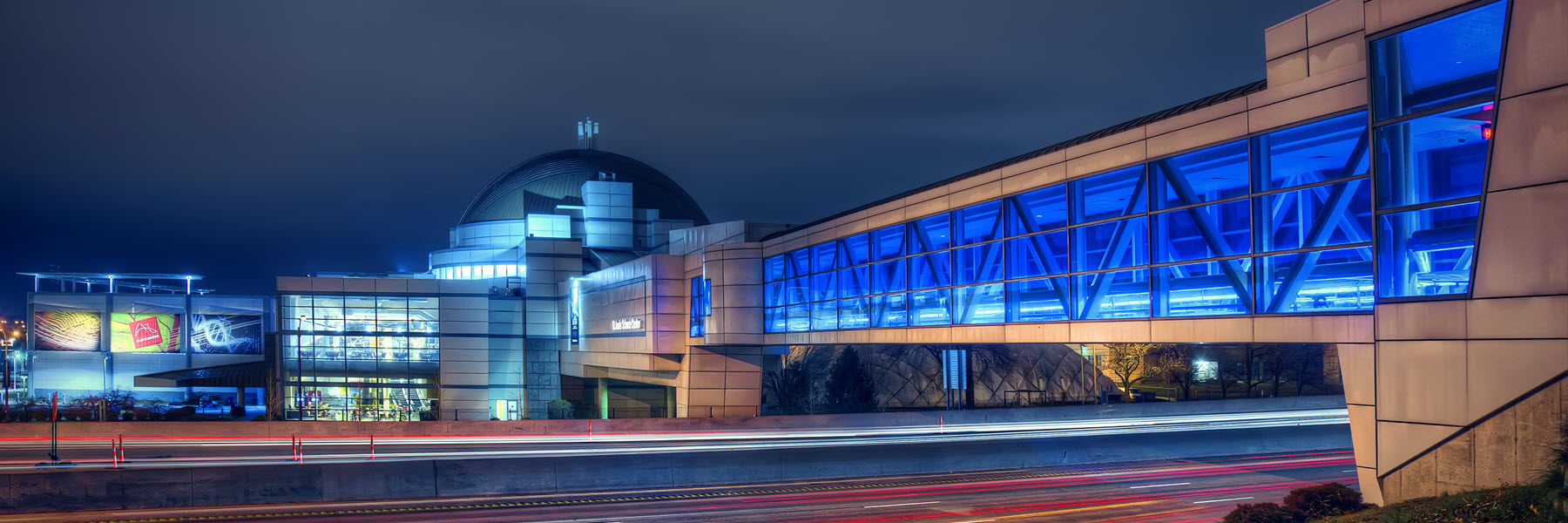 The exterior of the St. Louis Science Center at night.
