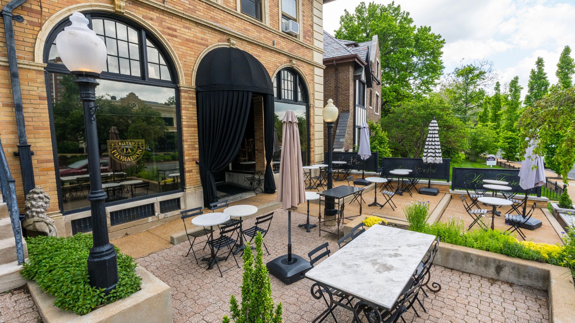 The patio at Bistro La Floraison transports diners to France.