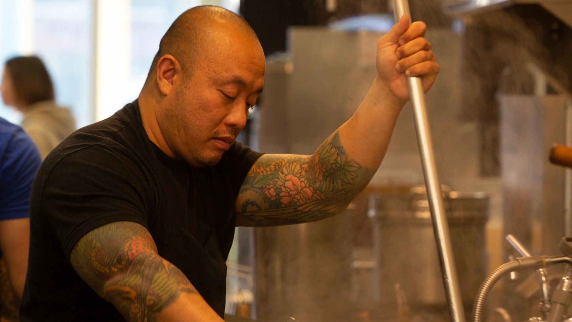 Qui Tran cooks ramen at Nudo House in St. Louis.