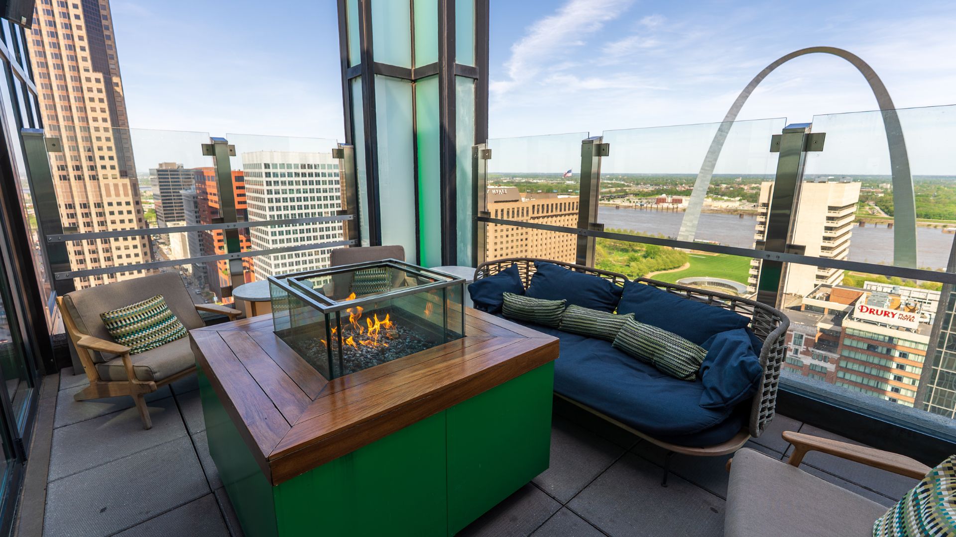 360 St Louis offers outdoor seating that overlooks the Gateway Arch.