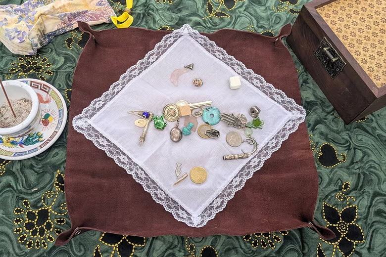 Odds & Ends: Charm Casting 101 at St. Louis Haunted Mansion.