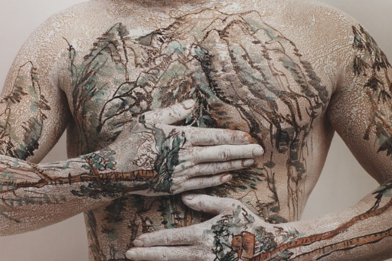 The photo is part of Huang Yan's Chinese landscape photography series.