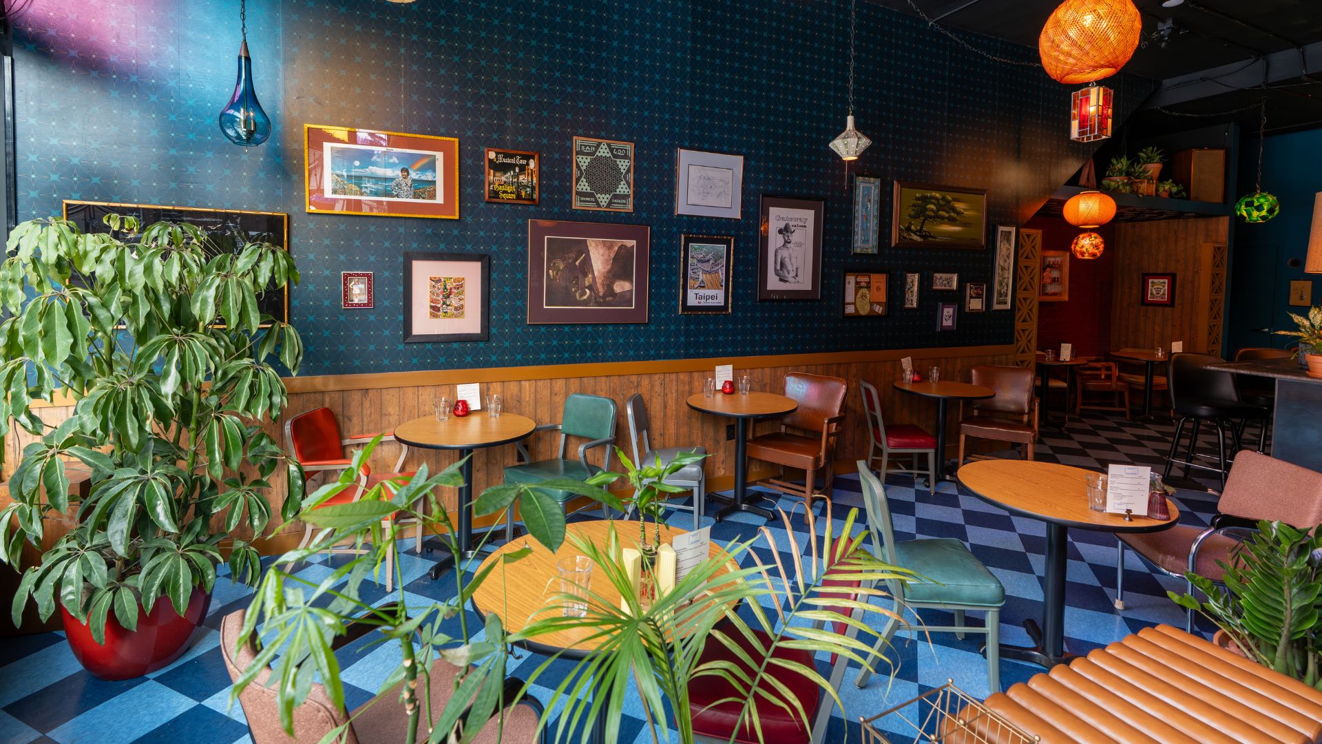 The décor at Mainlander in St Louis is reminiscent of your fun uncle's 1950s basement.