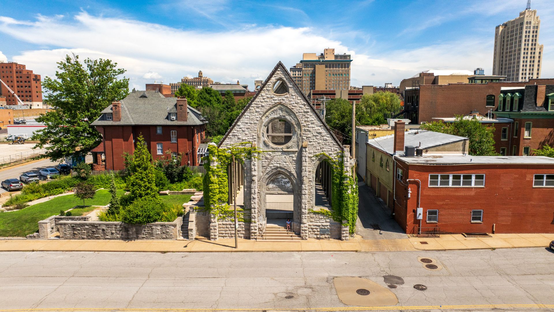 Covered in ivy and missing its roof, Spring Church is one of the best places to take photos in St Louis.